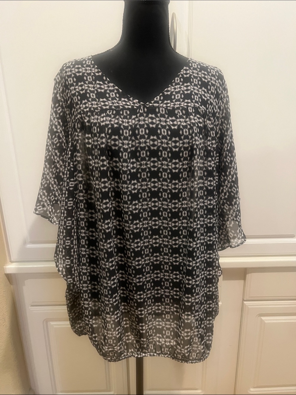 Black & White Printed V-Neck Women’s Blouse